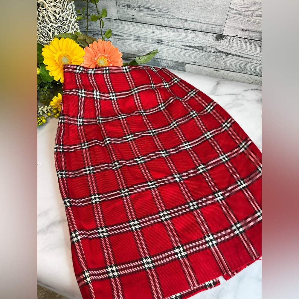 Red plaid fully lined skirt. Size 2 winches long.